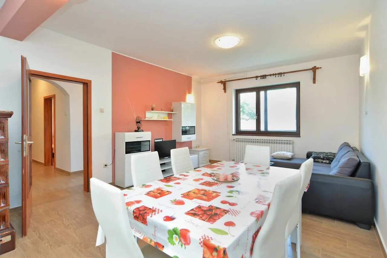 Apartments Gracijano 1724 Liznjan Croatia