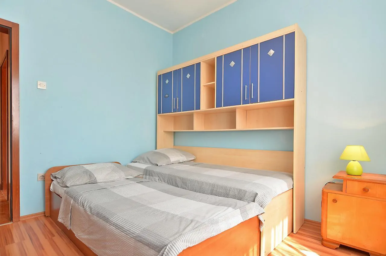 Apartments Gracijano 1724 Liznjan