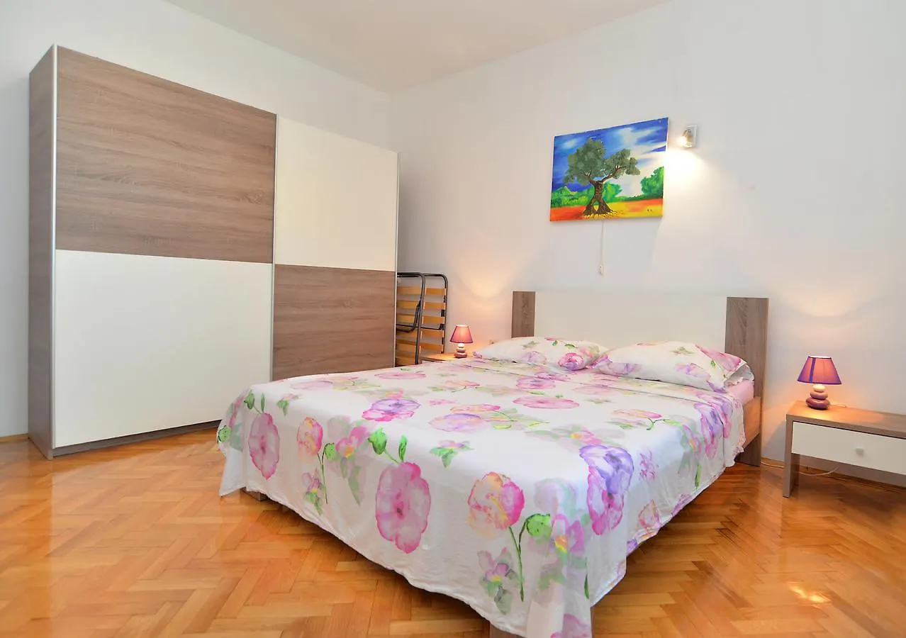 Apartments Gracijano 1724 Liznjan