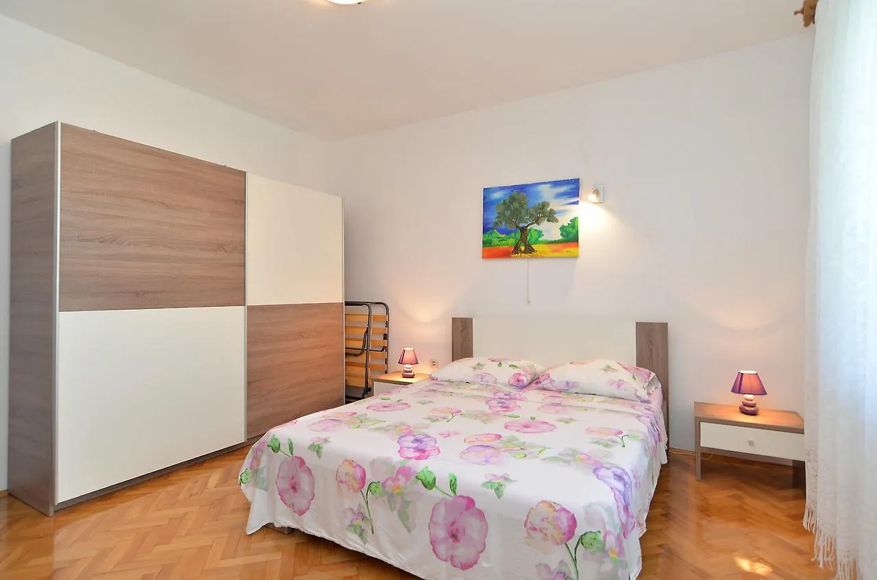 Apartments Gracijano 1724 Liznjan