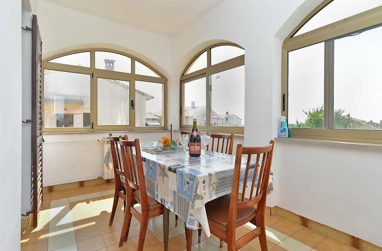 Apartments Gracijano 1724 Liznjan Croatia
